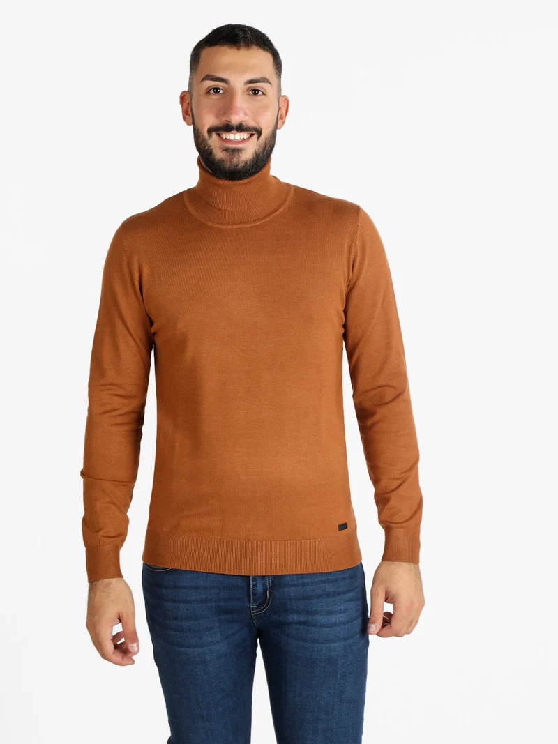 Dolcevita in maglia da uomo - marrone