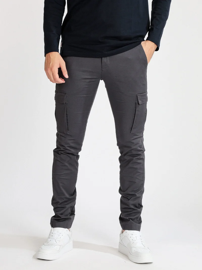 Pantaloni da uomo slim con tasconi - grigio scuro