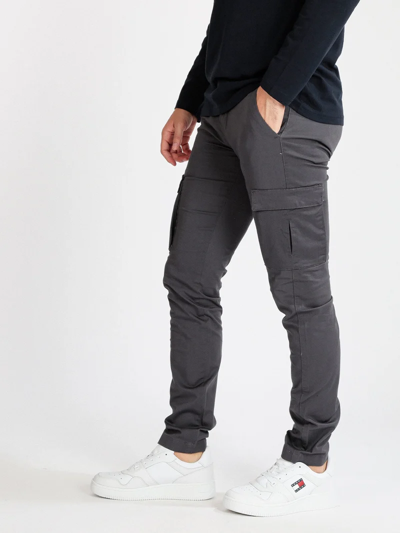 Pantaloni da uomo slim con tasconi - grigio scuro