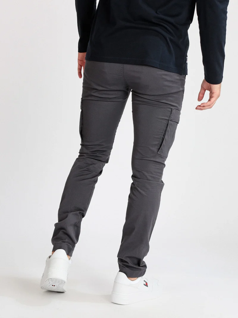 Pantaloni da uomo slim con tasconi - grigio scuro