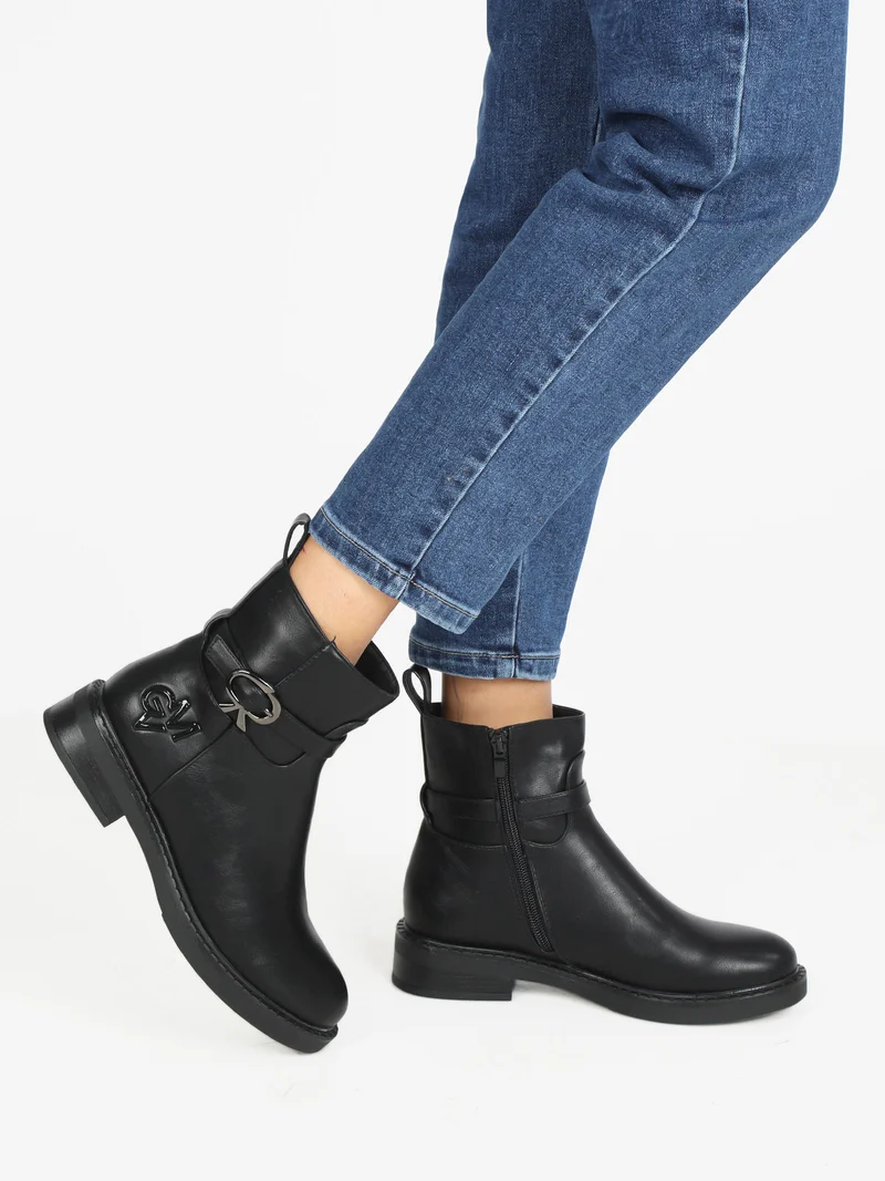 Stivaletti donna con cinturino - nero
