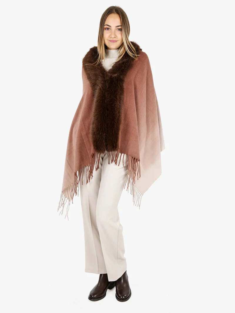 Mantella donna con scollo in ecopelliccia e frange - marrone