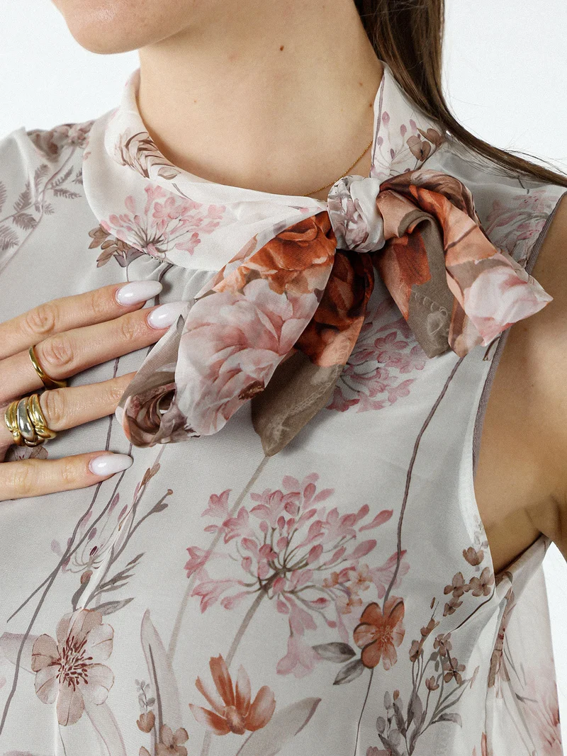 Top donna floreale con fiocco al collo - multicolore