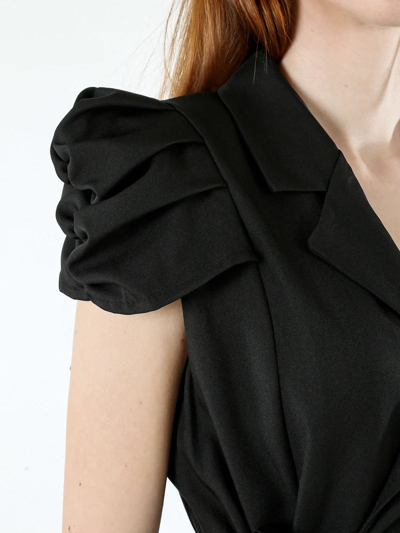Blazer donna incrociato a maniche corte con spalle a sbuffo - nero