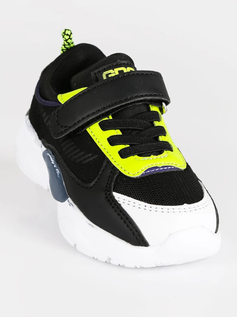 Scarpe sportive da bambino con strappo GD21518 - nero