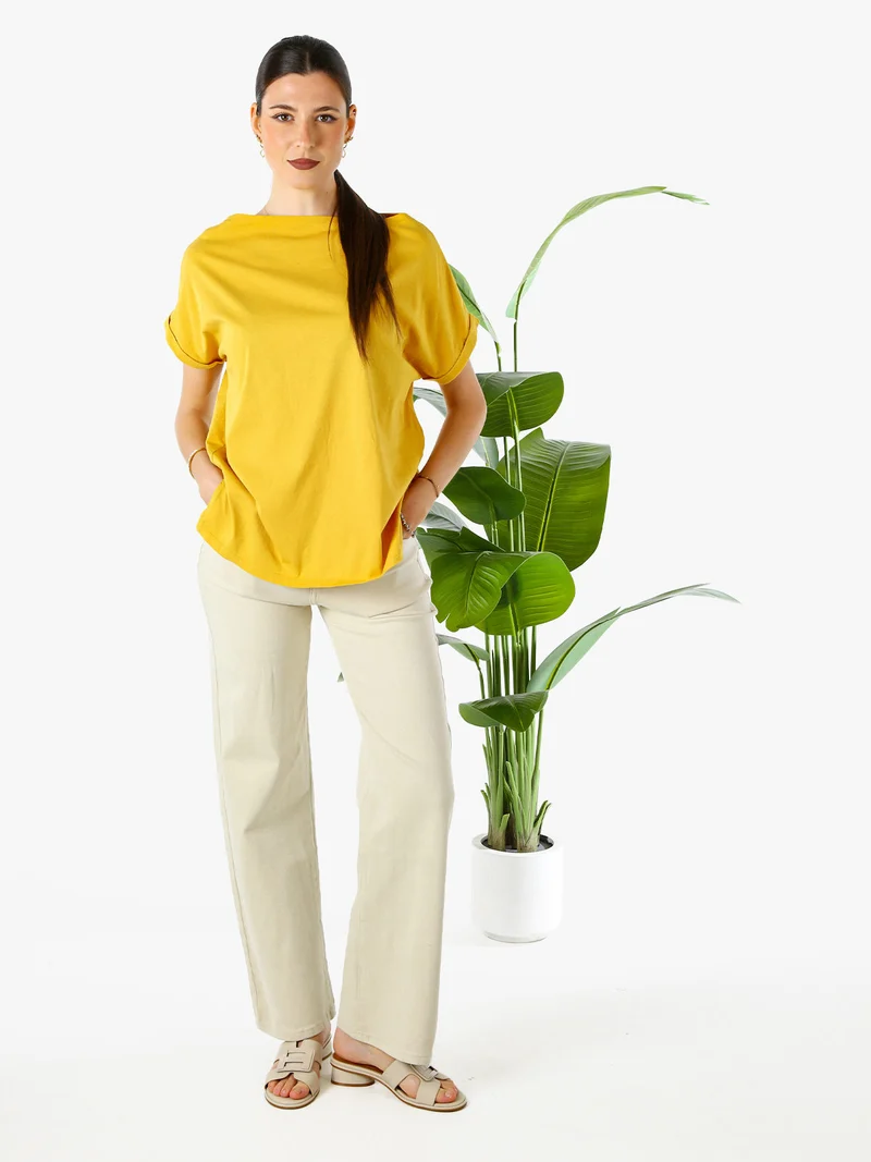 T-shirt donna in cotone con scollo a barca - senape