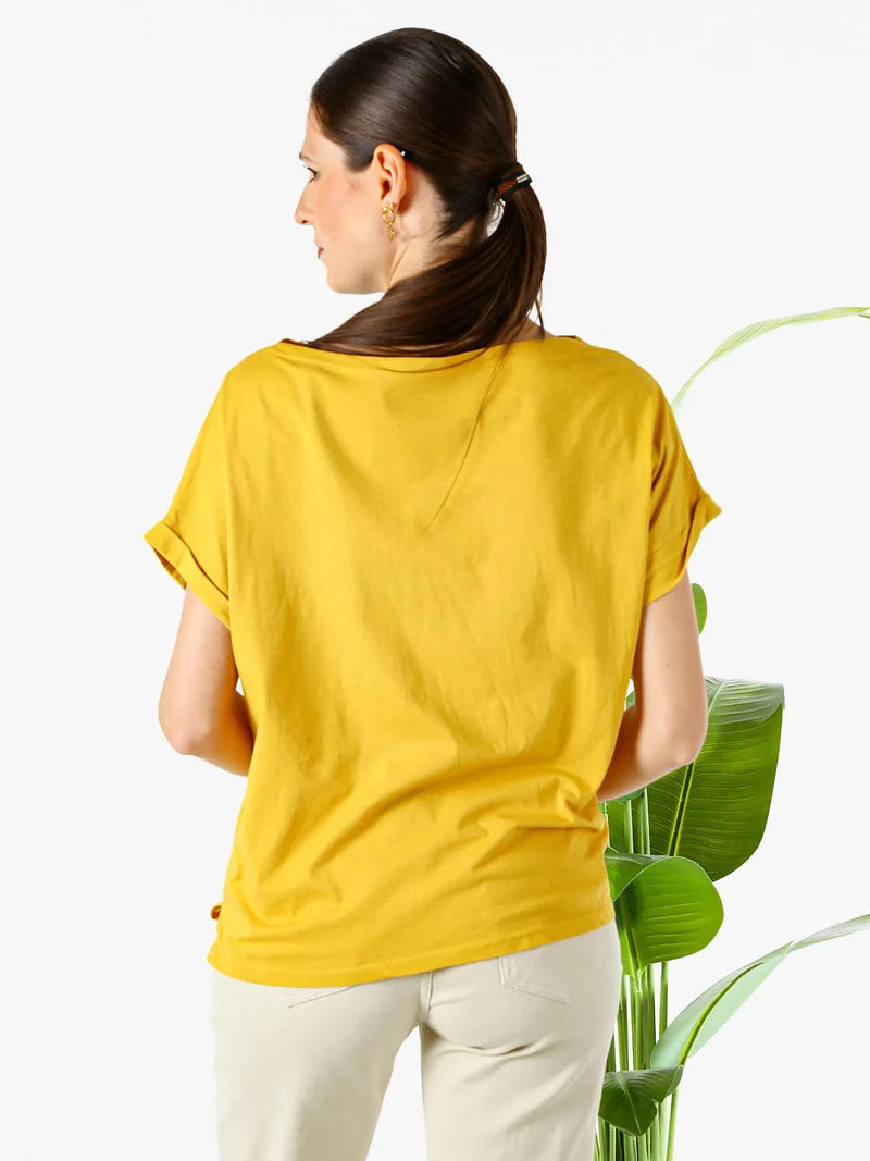 T-shirt donna in cotone con scollo a barca - senape