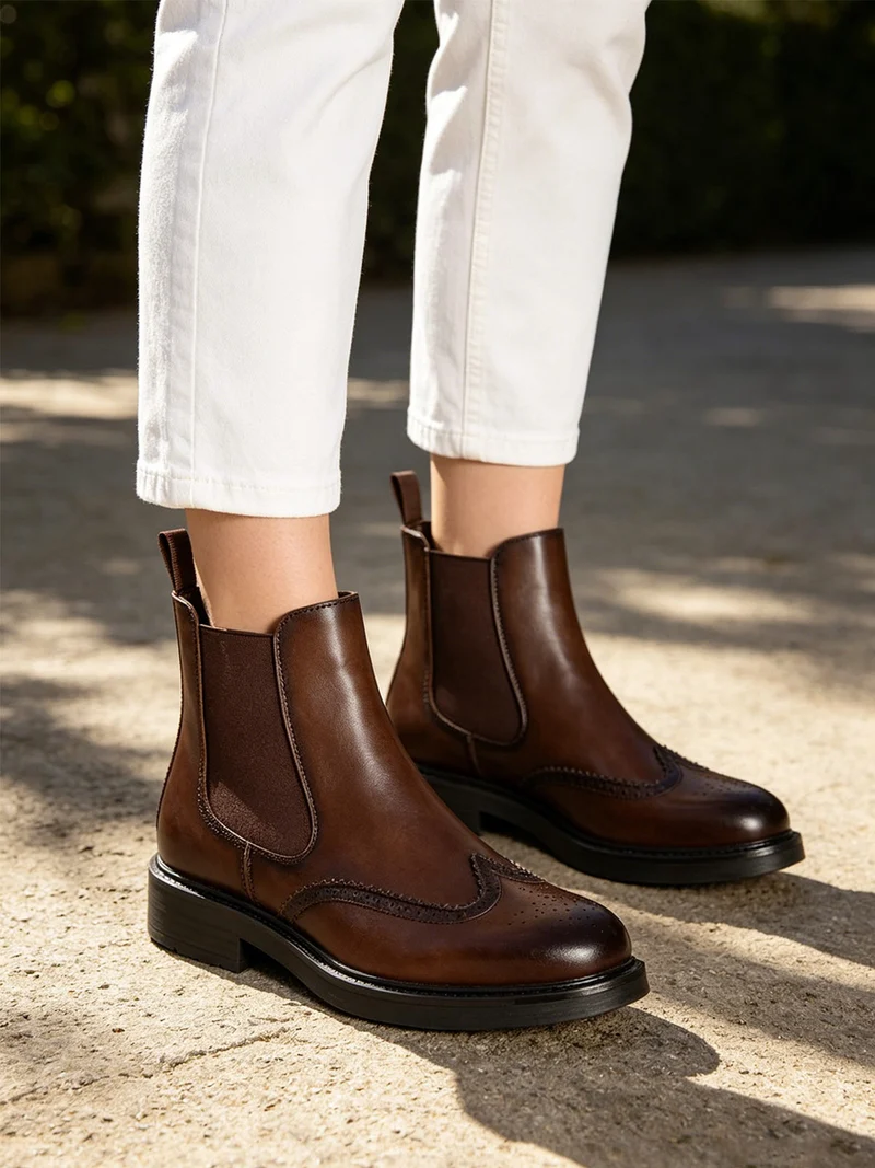 Stivaletti donna con fasce elastiche - marrone