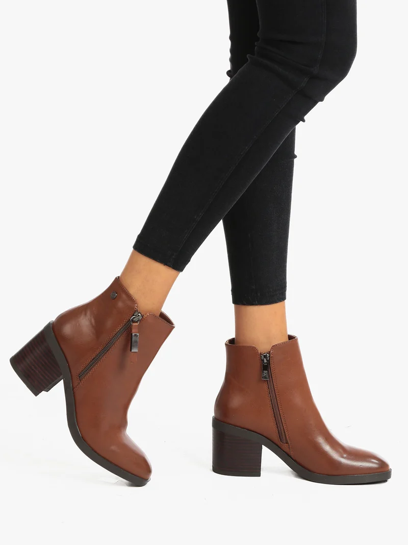 Stivaletti da donna con tacco - cammello
