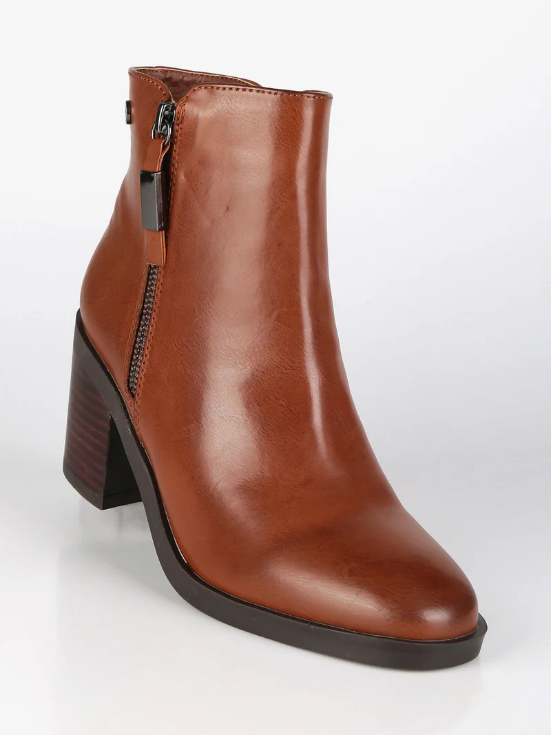 Stivaletti da donna con tacco - cammello