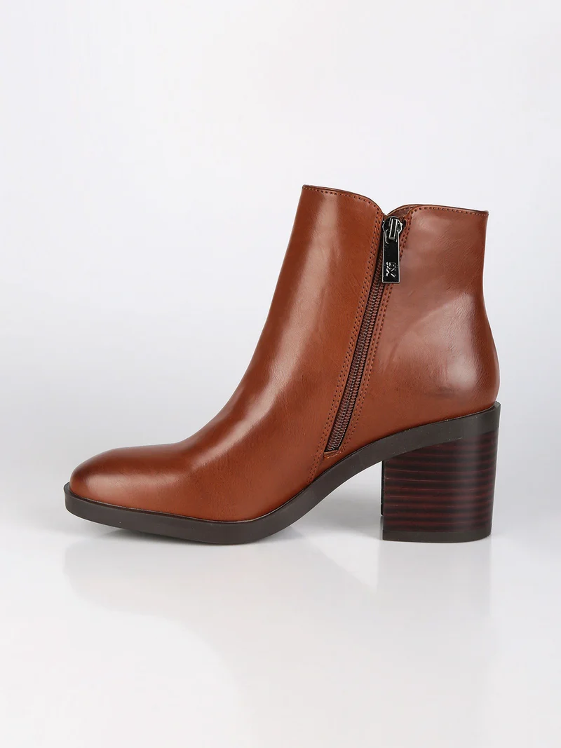 Stivaletti da donna con tacco - cammello