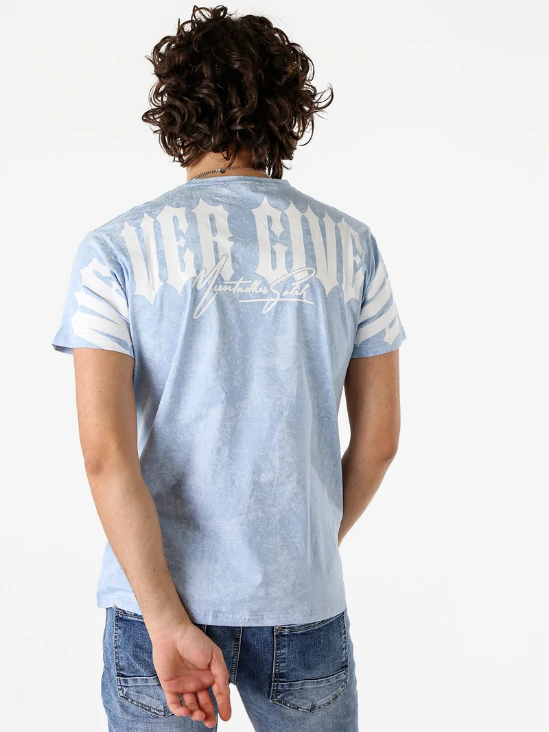 T-shirt girocollo da uomo in cotone con stampe - azzurro