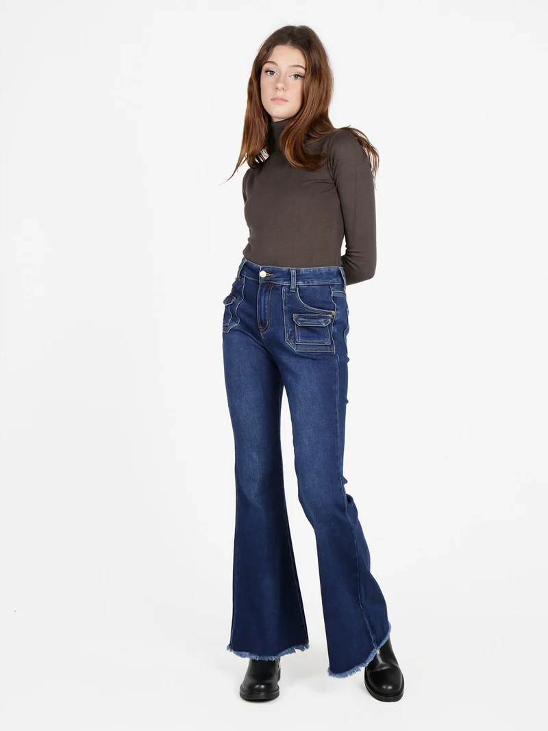 Jeans donna con tasche in vita e finale a zampa sfrangiato - jeans