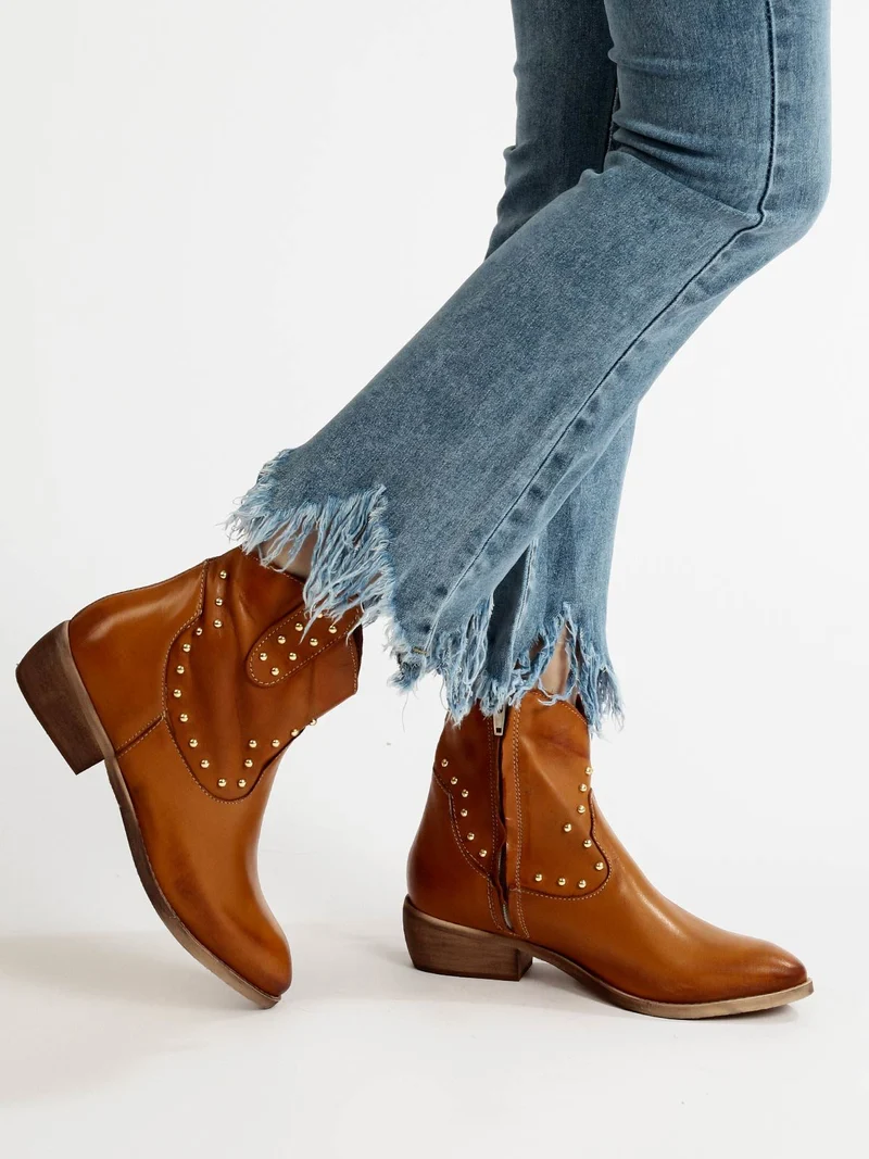 Stivaletti in pelle donna con borchie - cuoio