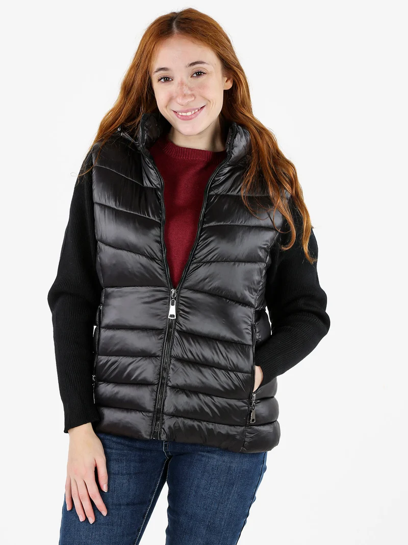 Giubbotto donna imbottito con maniche in maglia e cappuccio - nero