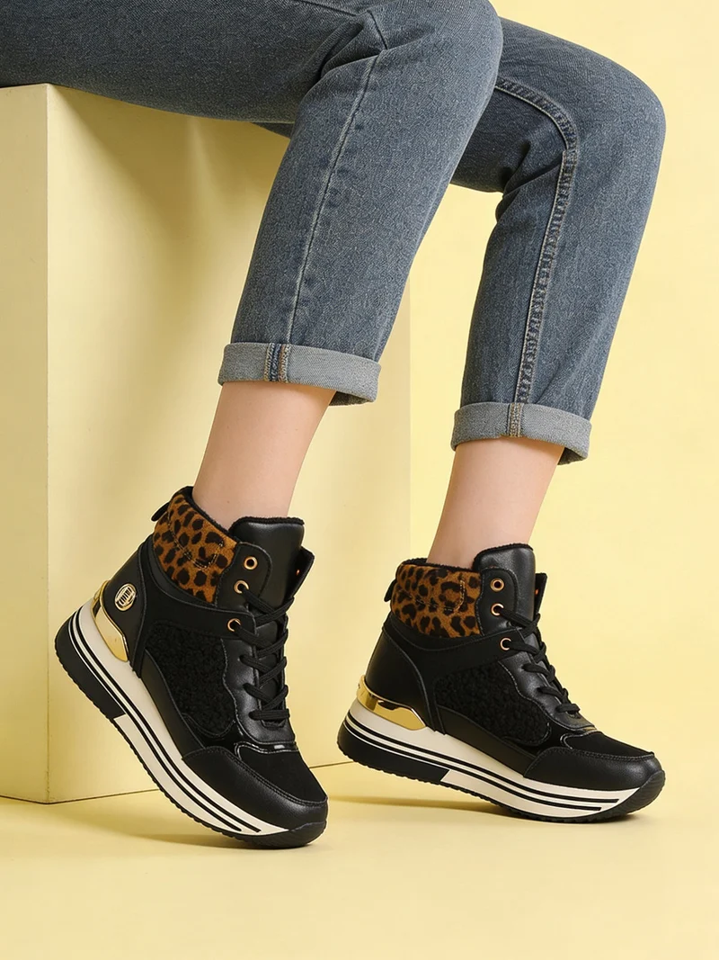 Sneakers donna alte con platform e interno in ecopelo - nero
