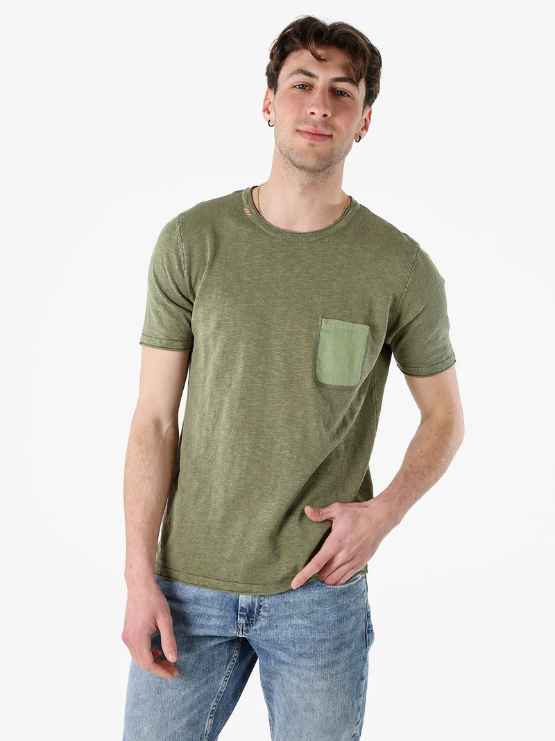 T-shirt da uomo in maglia con taschino - militare