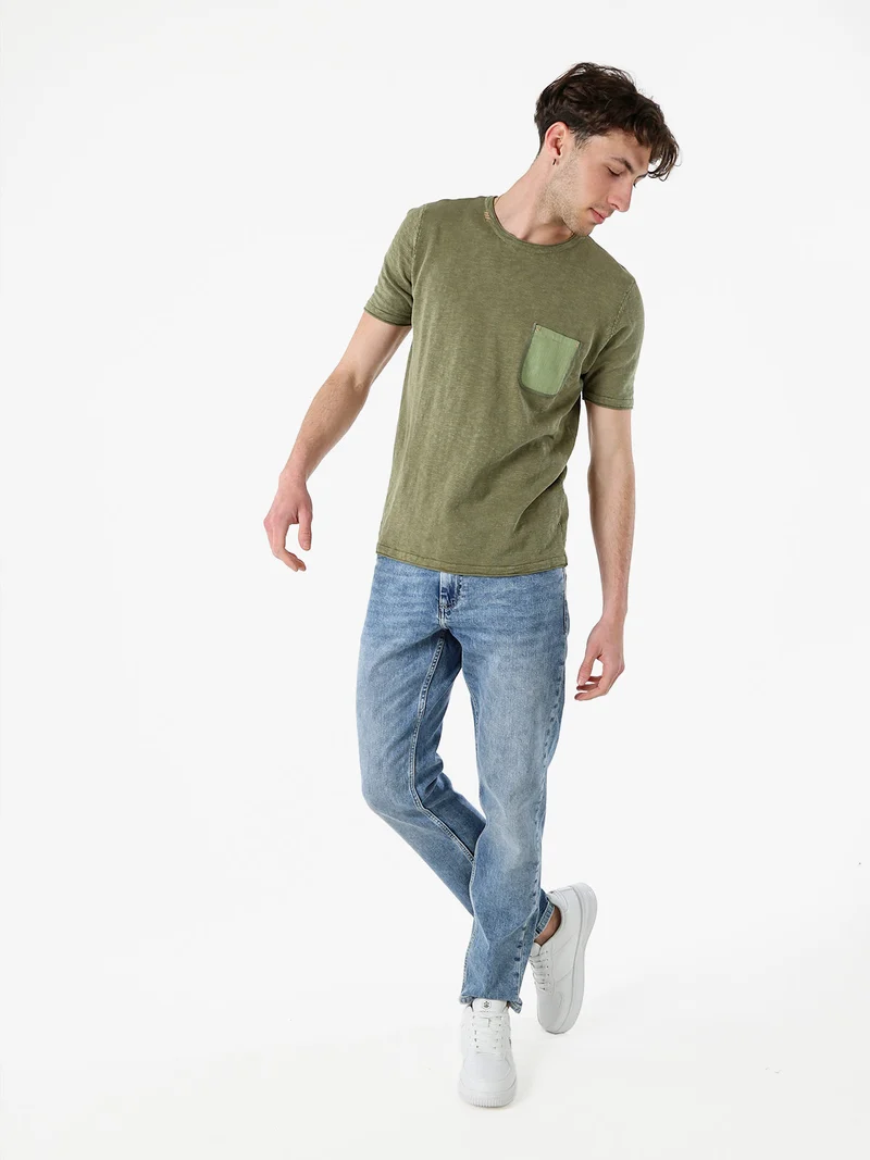 T-shirt da uomo in maglia con taschino - militare