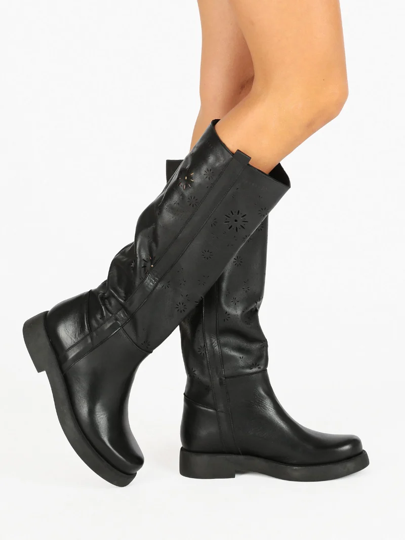 Stivali in pelle traforata donna - nero