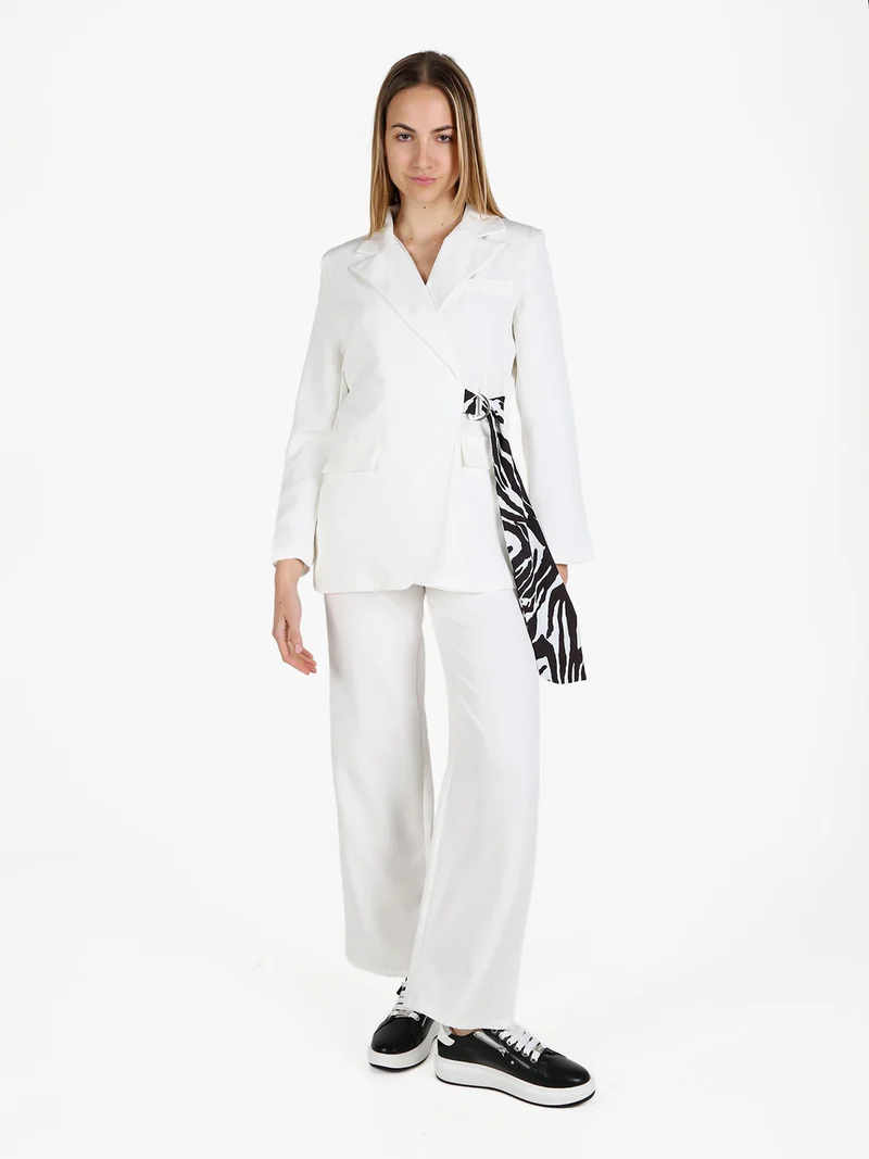 Completo da donna oversize con blazer e pantalone - bianco