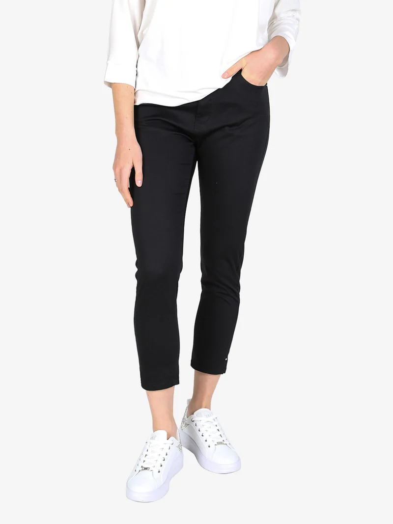 Pantaloni capri donna in cotone con piccolo spacco e strass sul finale - nero