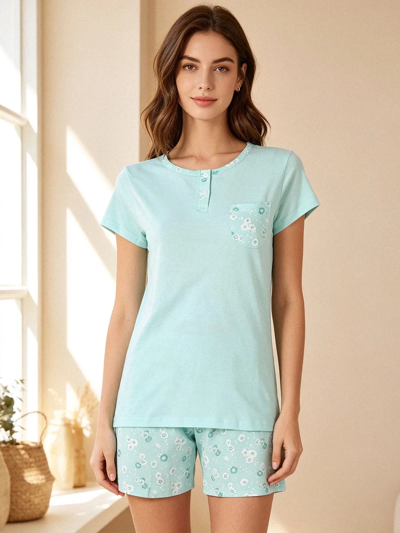 Pigiama corto da donna in cotone con taschino e shorts fiorati - acqua marina