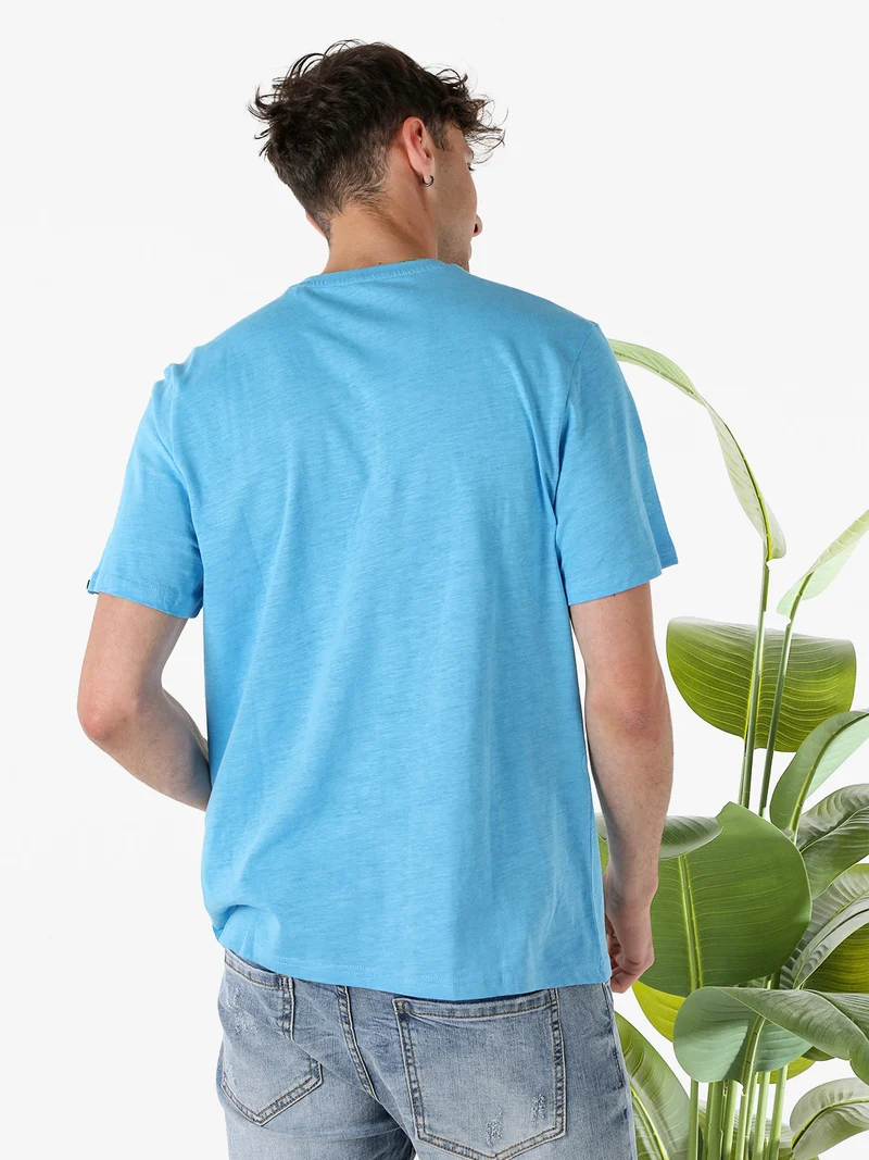 T-shirt da uomo in cotone con bottoncini sullo scollo - turchese