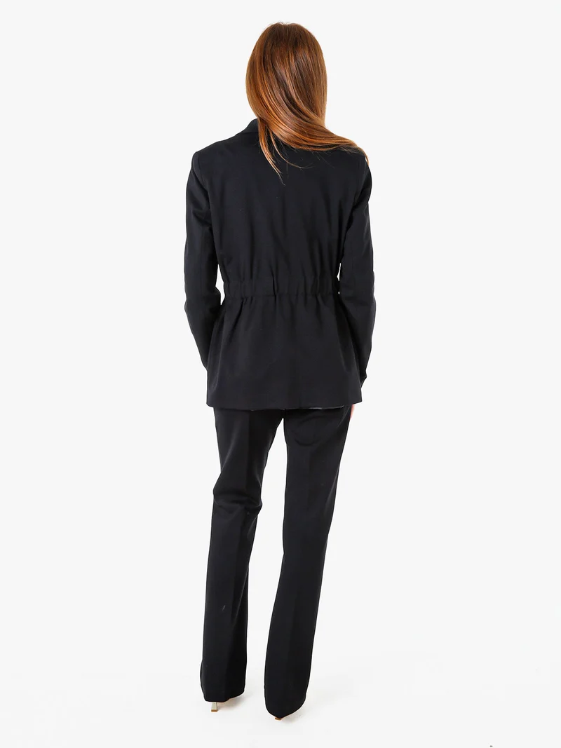 Completo elegante da donna con blazer e pantaloni con finale a zampa - nero