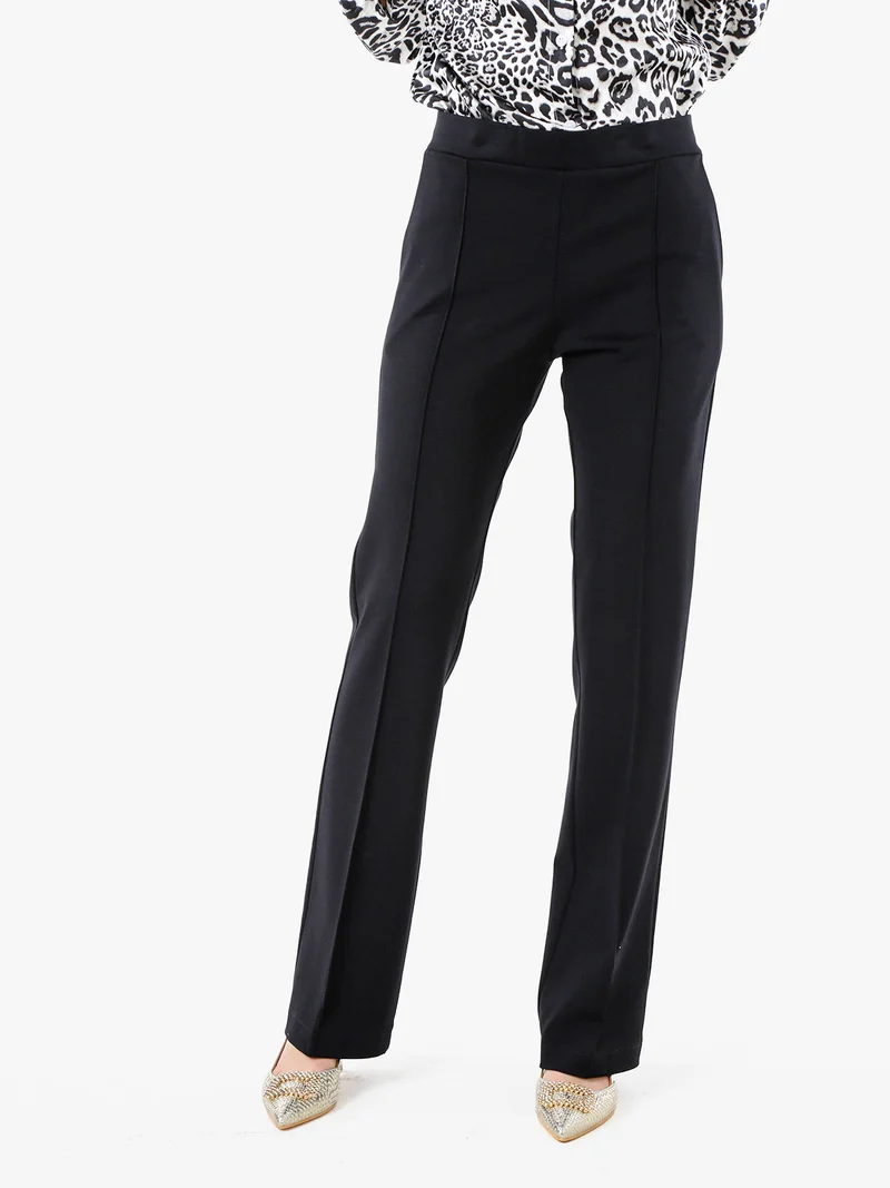 Completo elegante da donna con blazer e pantaloni con finale a zampa - nero