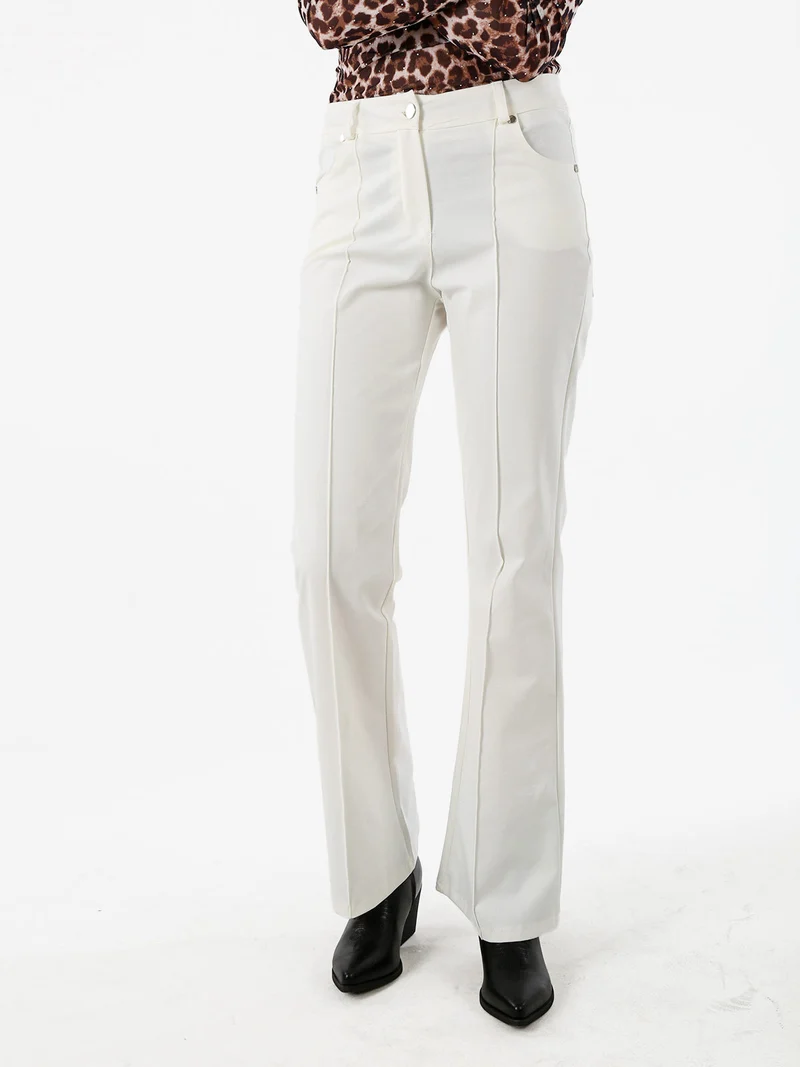 Pantaloni donna a zampa con cucitura centrale - bianco