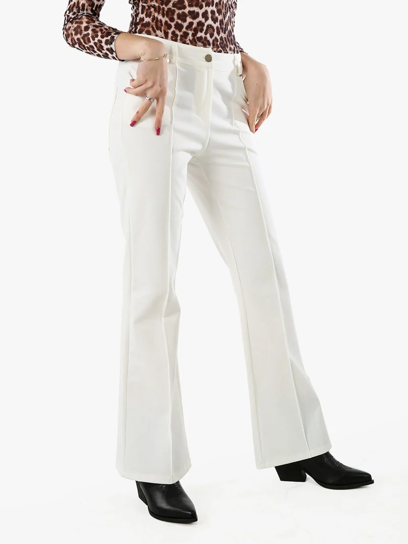 Pantaloni donna a zampa con cucitura centrale - bianco