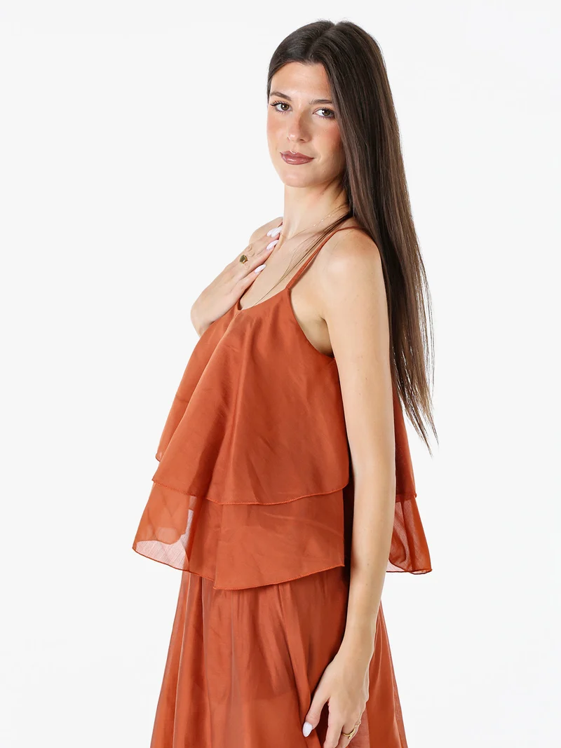 Top donna leggero con spalline strette e balza - cuoio