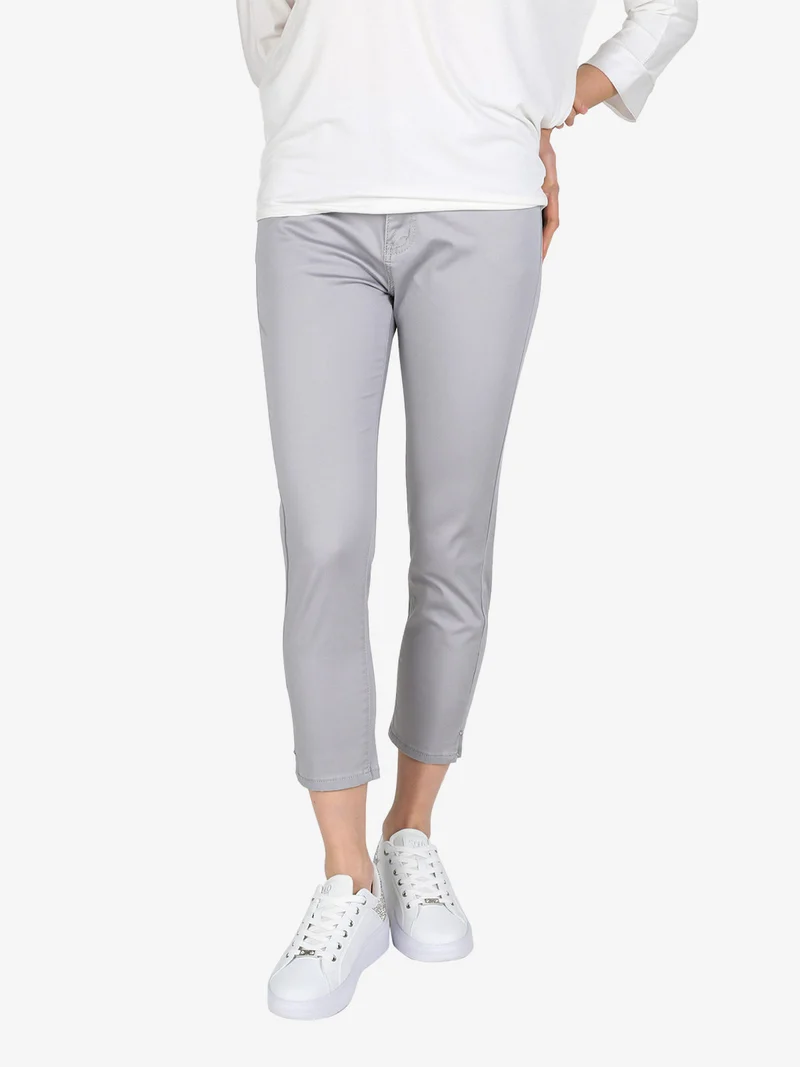 Pantaloni capri donna in cotone con piccolo spacco e strass sul finale - grigio