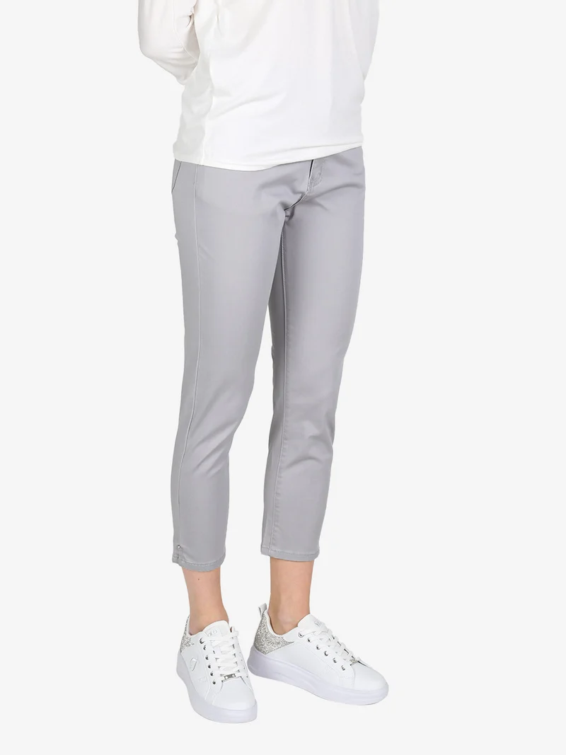 Pantaloni capri donna in cotone con piccolo spacco e strass sul finale - grigio