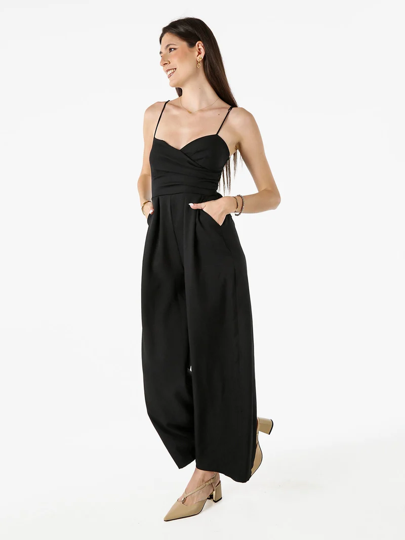 Tuta jumpsuite da donna con spalline sottili e coppe imbottite - nero