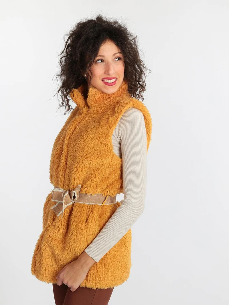Gilet peloso con cintura - senape