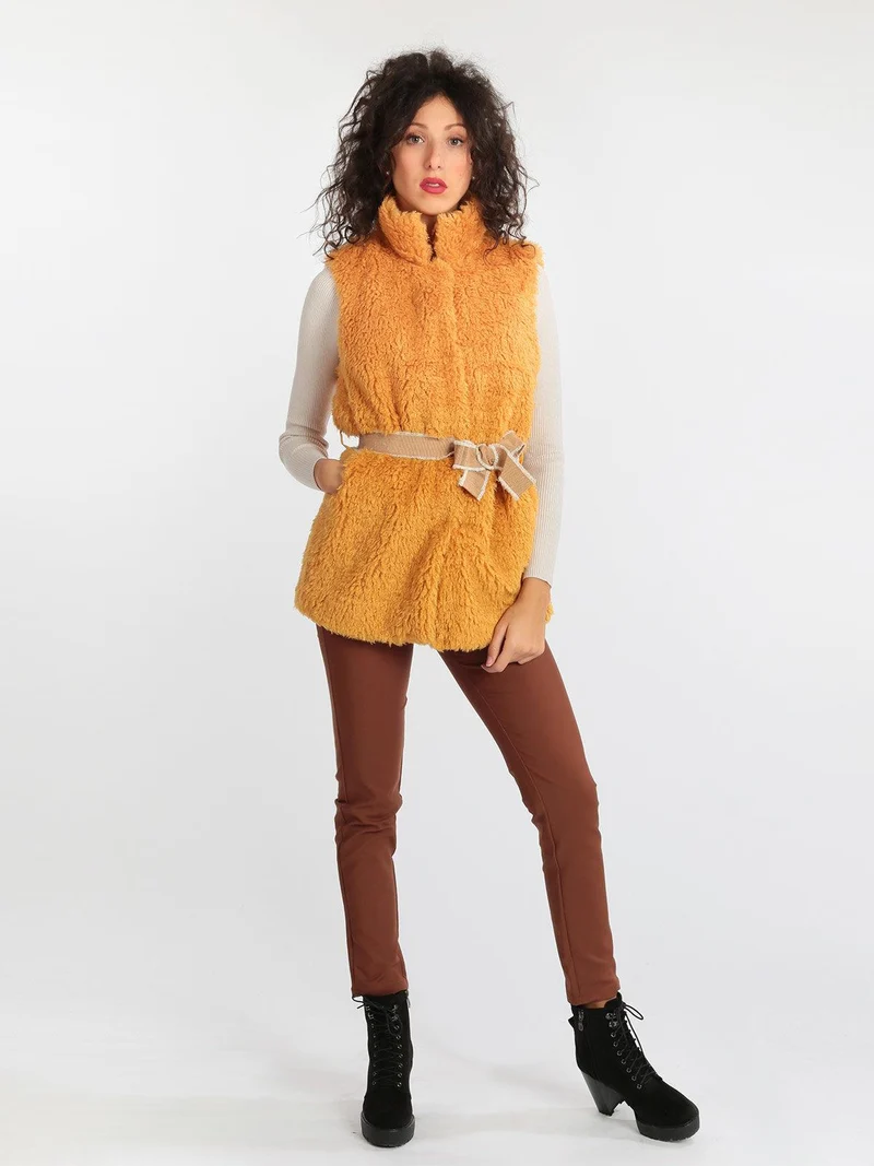 Gilet peloso con cintura - senape