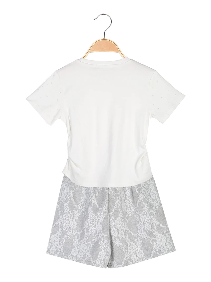 Completo 2 pezzi da bambina con t-shirt e shorts ricamati - bianco
