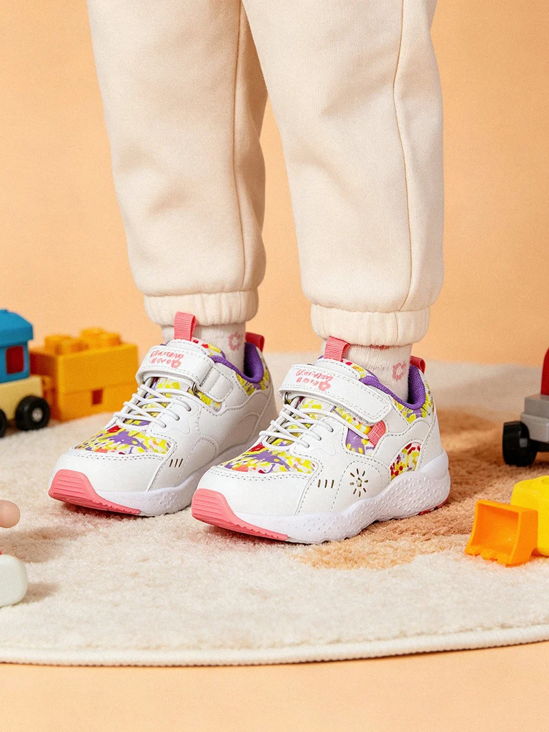 Sneakers da bambina con cinturino a strappo - bianco