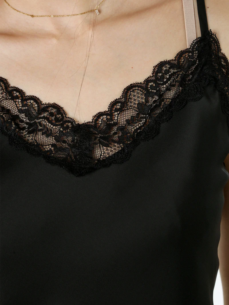 Top donna effetto raso con scollo in pizzo e spalline strette - nero