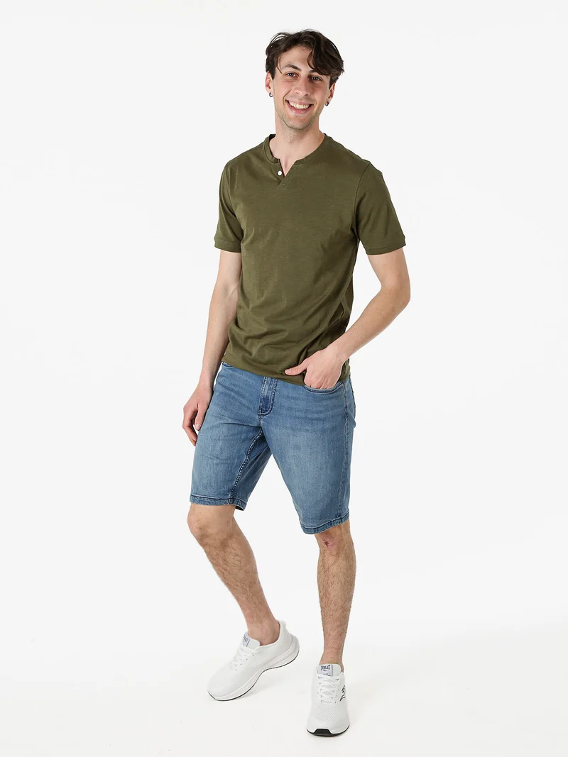 T-shirt da uomo in cotone con bottoncini - militare