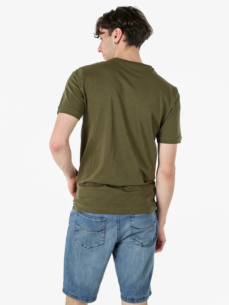T-shirt da uomo in cotone con bottoncini - militare