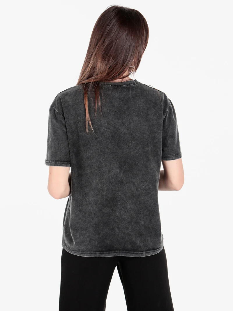 T-shirt oversize da donna con borchie - nero