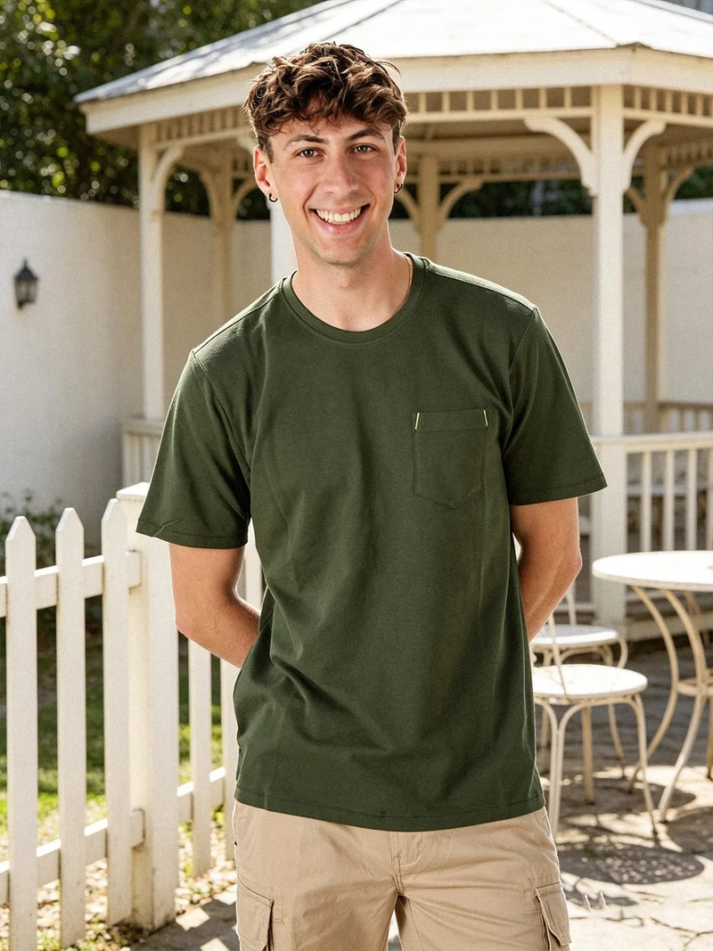 T-shirt in cotone da uomo con taschino frontale - militare