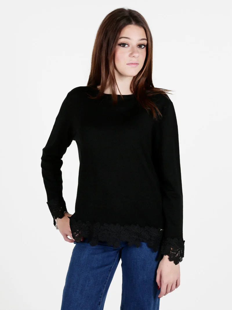 Maglia girocollo da donna con dettagli in pizzo - nero