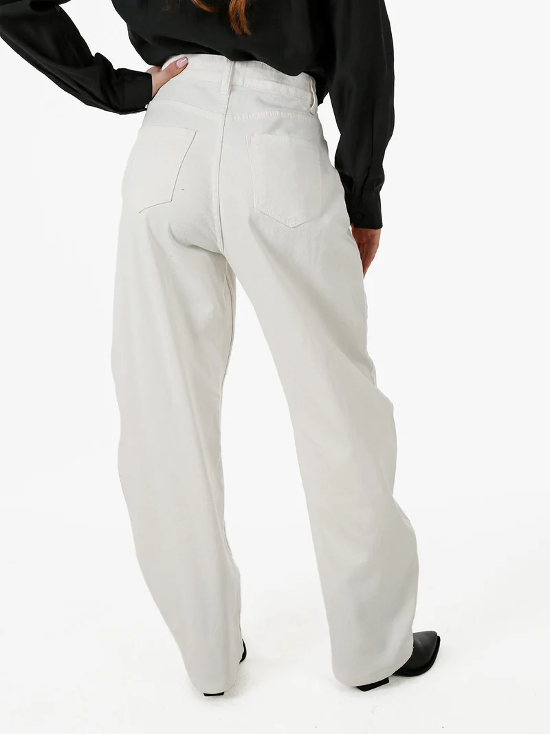 Pantaloni jeans da donna a palloncino - bianco