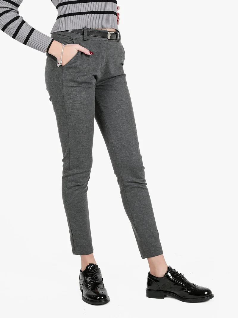 Pantaloni donna con cintura - grigio