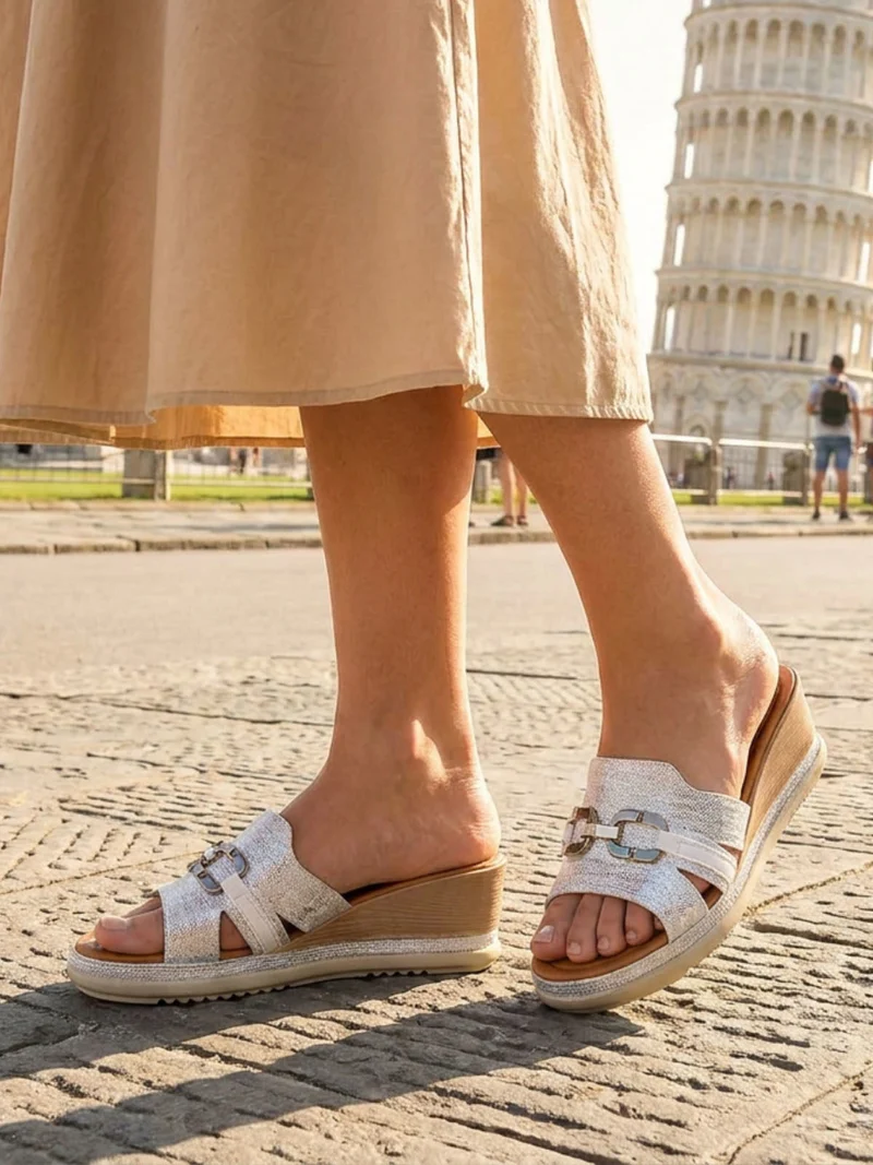 Ciabatte donna con zeppa e accessorio - argento