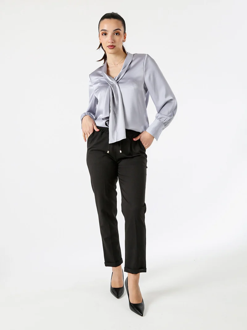 Pantaloni donna casual con elastico in vita e risvolto sul finale - nero