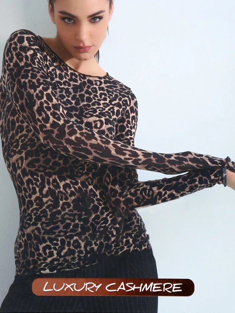 P0737M Maglietta donna leopardata in cashmere con scollo a barca - multicolore
